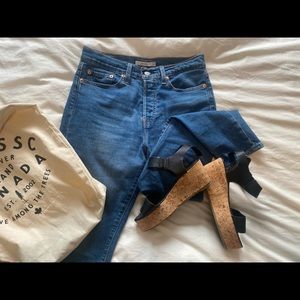 Levi’s Wedgie High-Rise Skinny Jeans